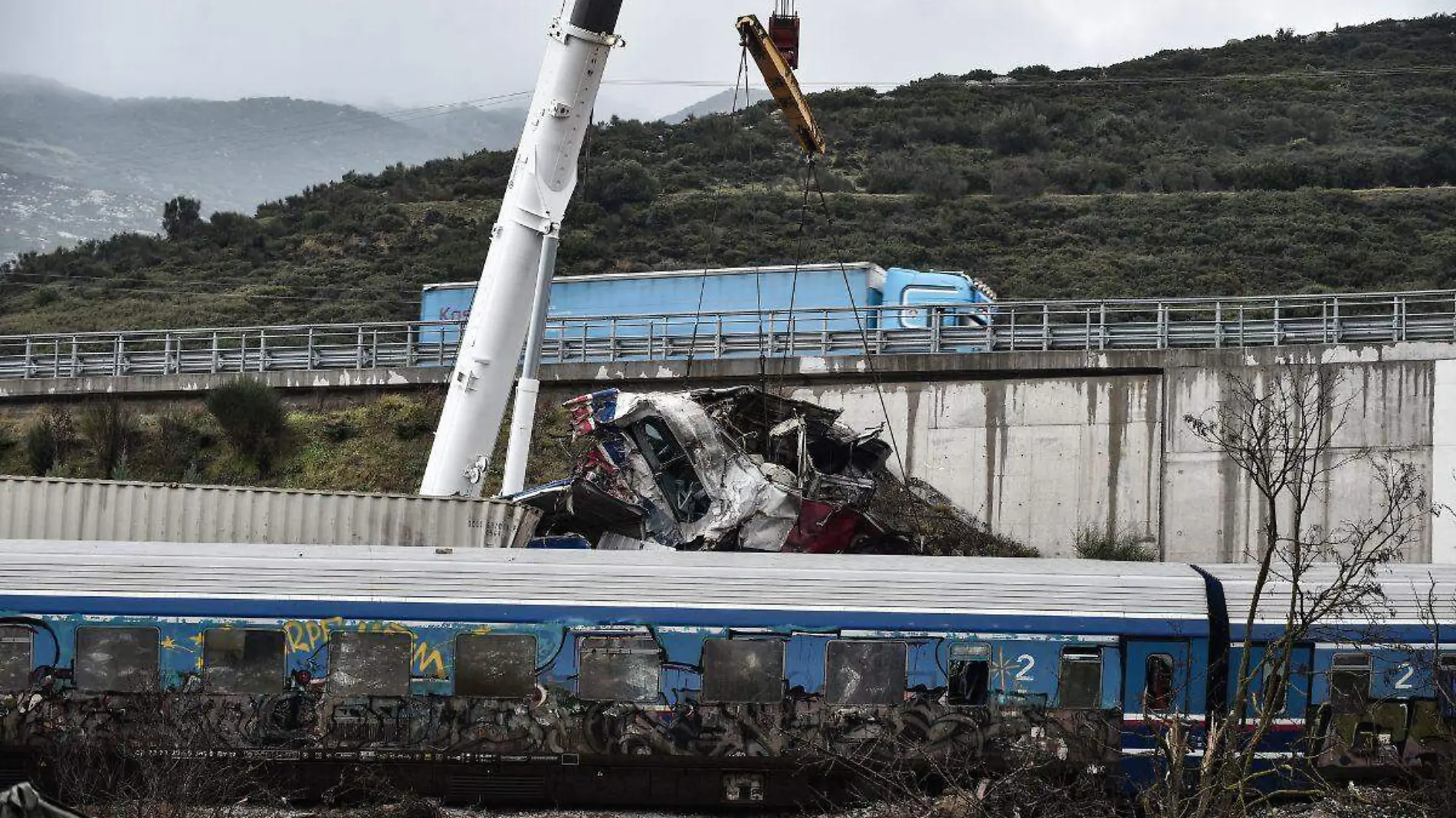 Finalizan labores de rescate tras accidente ferroviario en Grecia